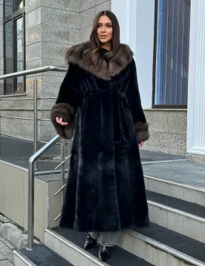 Черная шуба из меха SAGA FURS с отделкой из куницы