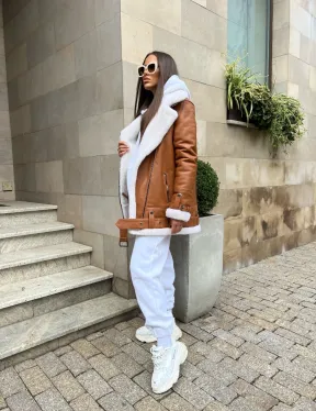 Женская дубленка авиатор в цвете виски