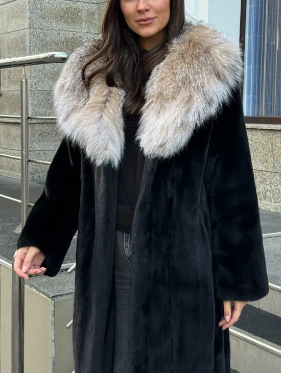 Черная норковая шуба с капюшоном из рыси