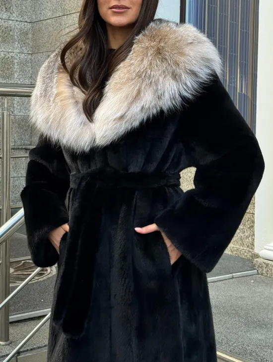Черная норковая шуба с капюшоном из рыси