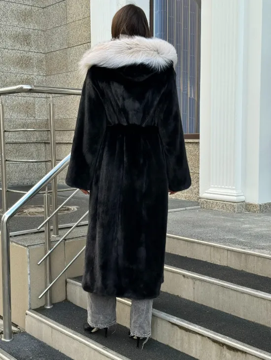 Черная норковая шуба с капюшоном из рыси