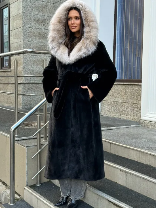 Черная норковая шуба с капюшоном из рыси