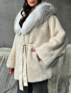 Светлая норковая шуба - летучка с капюшоном