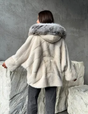 Светлая норковая шуба - летучка с капюшоном