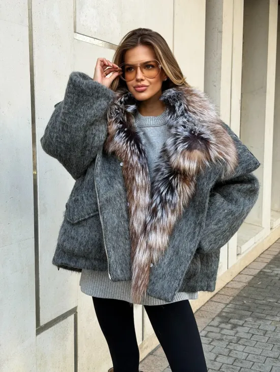 Шерстяная куртка - пуховик с мехом лисы