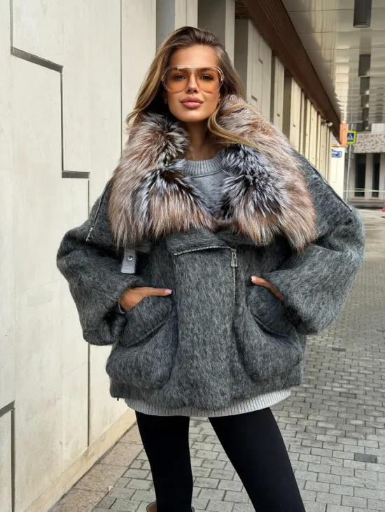 Шерстяная куртка - пуховик с мехом лисы