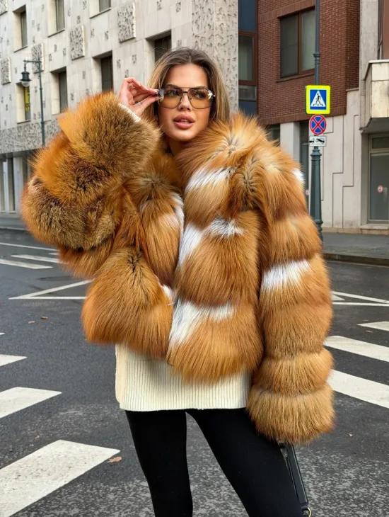 Шуба из лисы с капюшоном