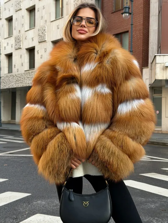 Шуба из лисы с капюшоном