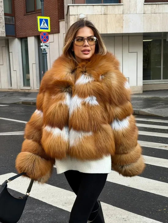 Шуба из лисы с капюшоном