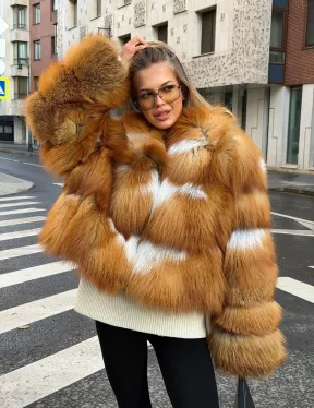 Шуба из лисы с капюшоном