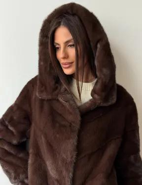 Коричневая норковая шуба с капюшоном
