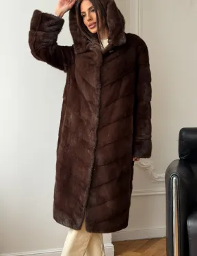 Коричневая норковая шуба с капюшоном