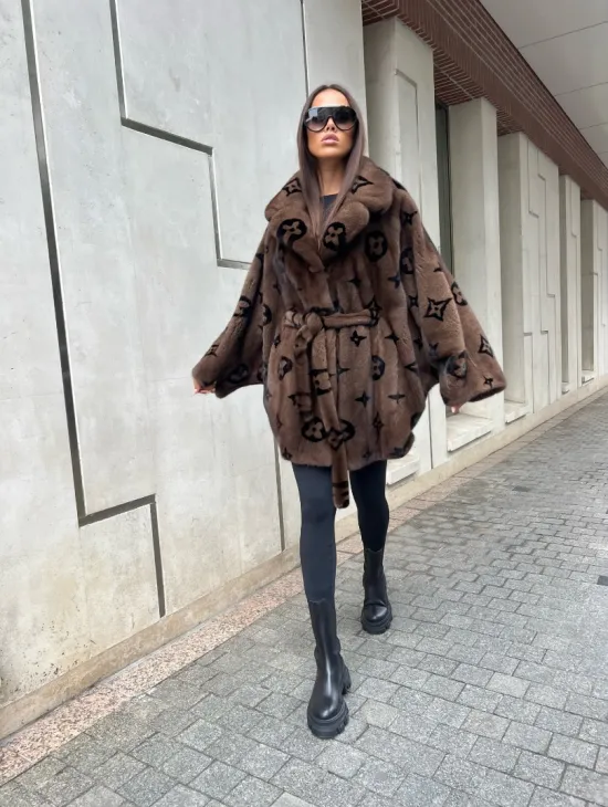 Норковое пончо из меха аукционной норки Velvet в цвете соболь