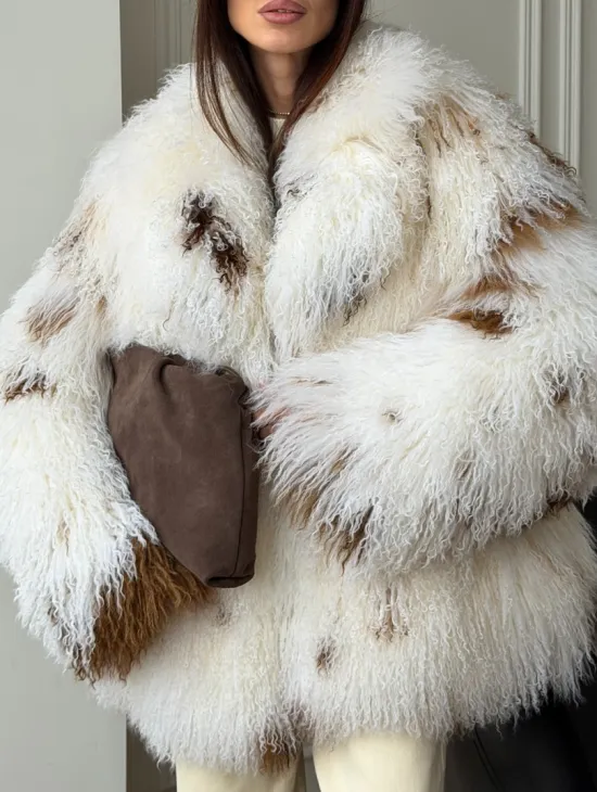 Шуба из ламы бело-коричневая