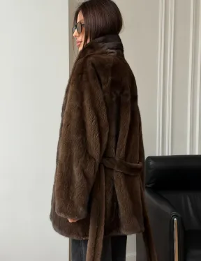 Коричневая норковая шуба под пояс - воротник шаль