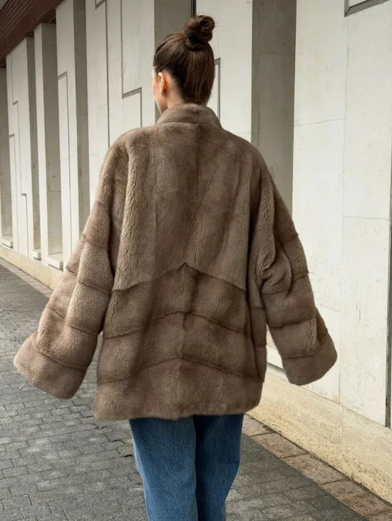 Норковый полушубок пастель V-образный воротник