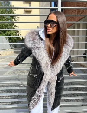 Пуховое пальто с меховым капюшоном из чернобурой лисы