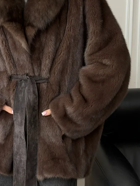 Полушубок норковый летучая мышь с воротником куницы