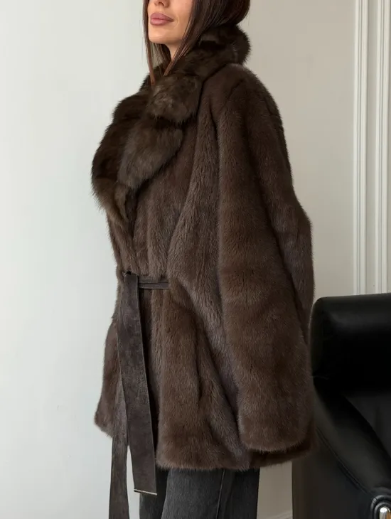 Полушубок норковый летучая мышь с воротником куницы