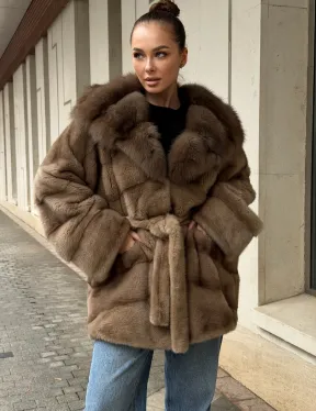 Полушубок норковый с капюшоном из меха куницы