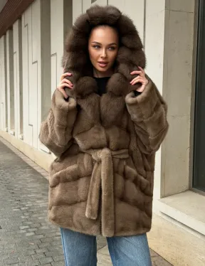 Полушубок норковый с капюшоном из меха куницы