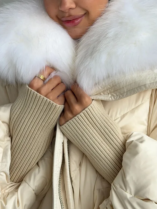 Бежевый зимний пуховик