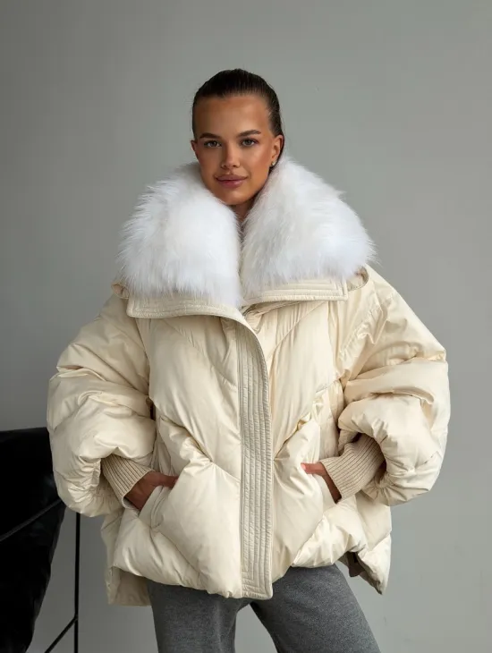 Бежевый зимний пуховик