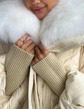 Бежевый зимний пуховик