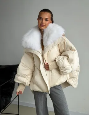 Бежевый зимний пуховик