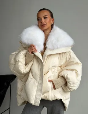 Бежевый зимний пуховик