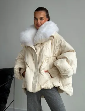 Бежевый зимний пуховик