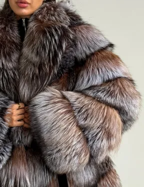 Шуба из меха лисы блюфрост