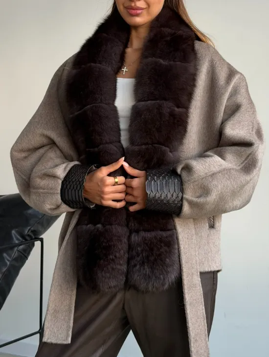 Пальто с мехом финского песца