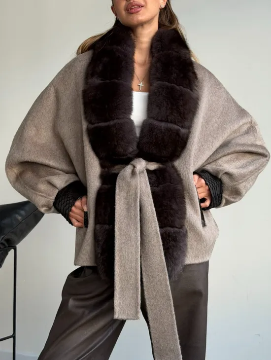 Пальто с мехом финского песца