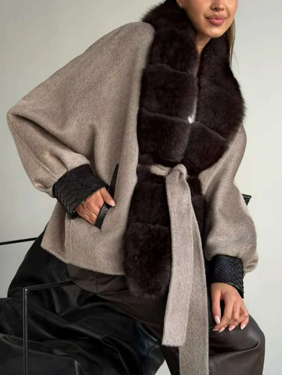 Пальто с мехом финского песца