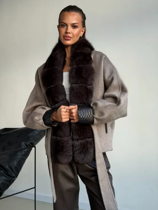 Пальто с мехом финского песца