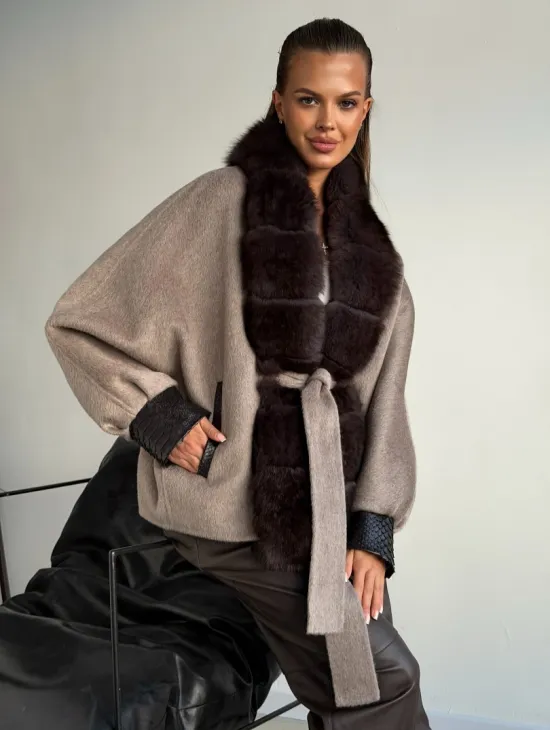 Пальто с мехом финского песца