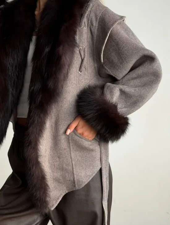 Пальто с мехом фишера