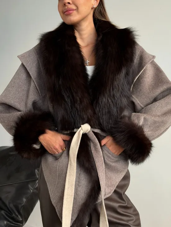 Пальто с мехом фишера