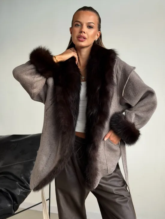 Пальто с мехом фишера
