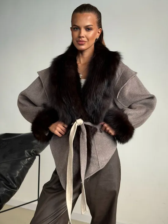 Пальто с мехом фишера