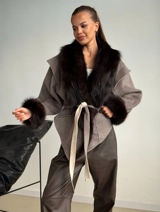 Пальто с мехом фишера