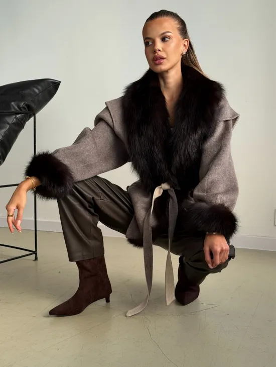 Пальто с мехом фишера