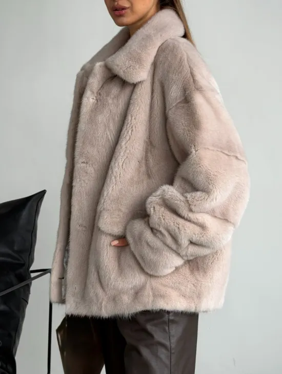 Короткая норковая шуба в цвете нюд