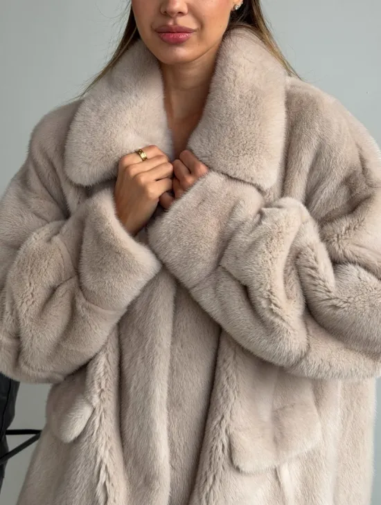 Короткая норковая шуба в цвете нюд