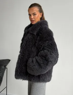 Короткая дубленка из овчины тиградо