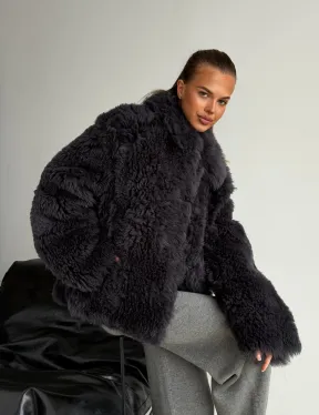 Короткая дубленка из овчины тиградо