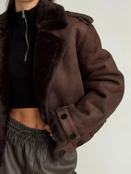 Двубортная короткая дубленка