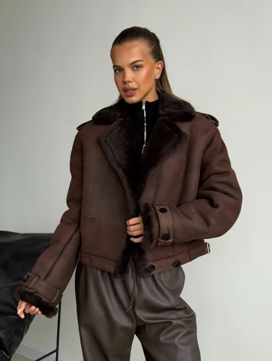 Двубортная короткая дубленка