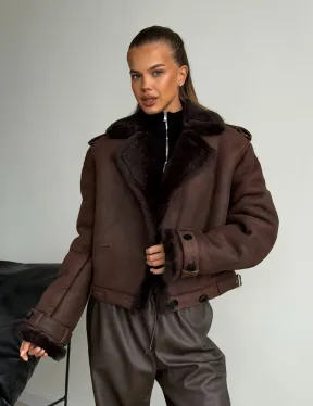 Двубортная короткая дубленка